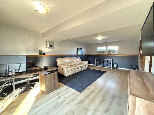 800 20TH Avenue S, Greenwood, MO 64034