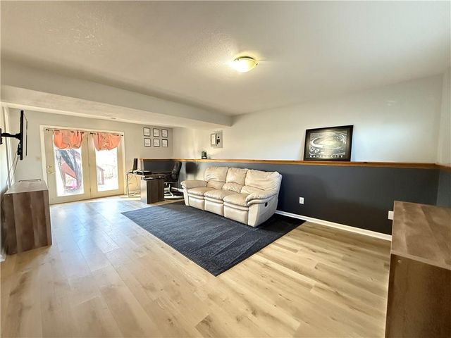 800 20TH Avenue S, Greenwood, MO 64034