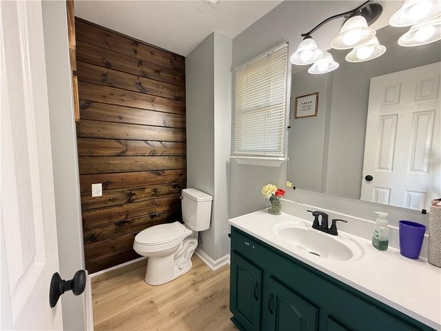 800 20TH Avenue S, Greenwood, MO 64034