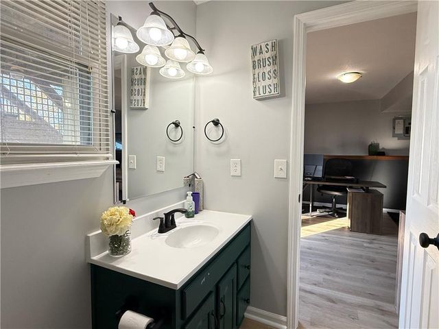 800 20TH Avenue S, Greenwood, MO 64034