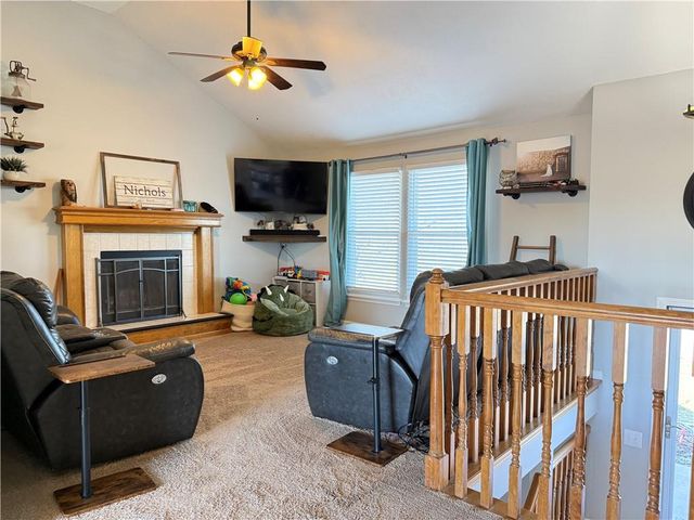 800 20TH Avenue S, Greenwood, MO 64034