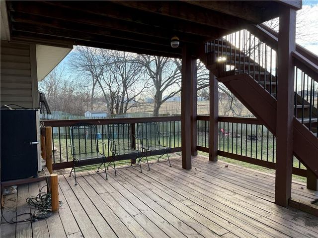 800 20TH Avenue S, Greenwood, MO 64034