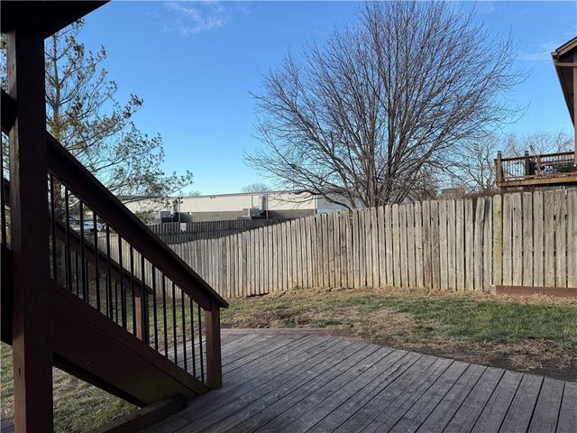 800 20TH Avenue S, Greenwood, MO 64034