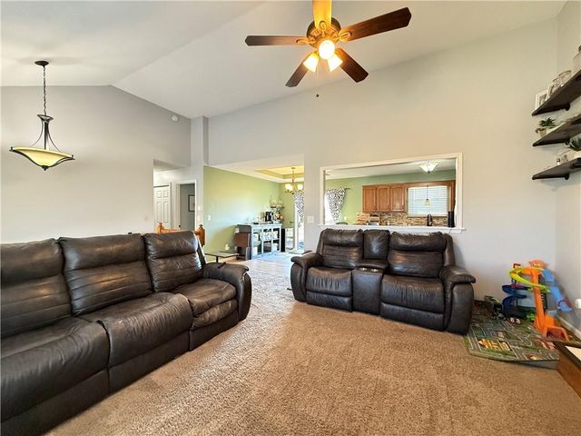 800 20TH Avenue S, Greenwood, MO 64034