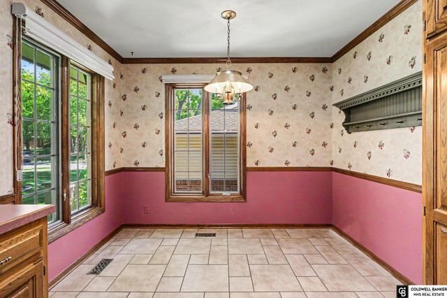 7201 Grand Oaks Drive, Lincoln, NE 68516