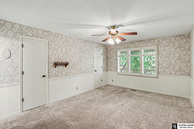 7201 Grand Oaks Drive, Lincoln, NE 68516