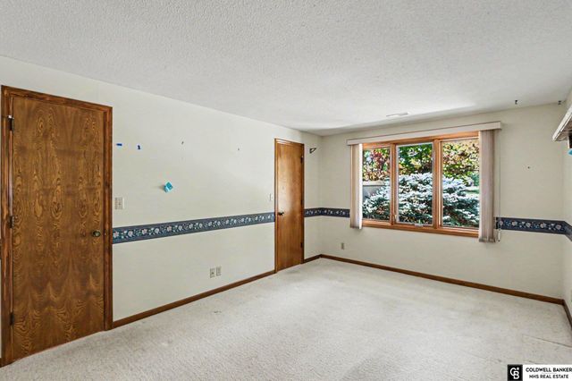 7201 Grand Oaks Drive, Lincoln, NE 68516