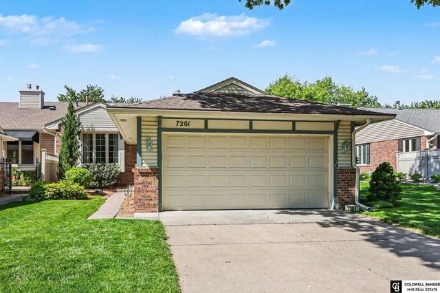 7201 Grand Oaks Drive, Lincoln, NE 68516