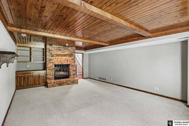 7201 Grand Oaks Drive, Lincoln, NE 68516