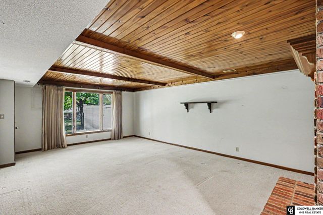 7201 Grand Oaks Drive, Lincoln, NE 68516