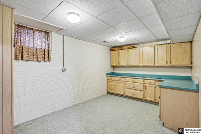 7201 Grand Oaks Drive, Lincoln, NE 68516