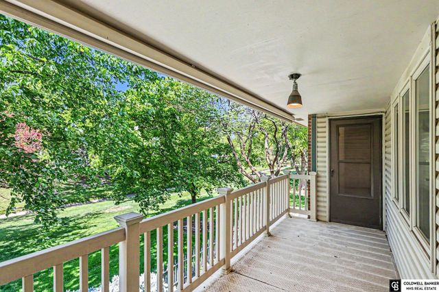 7201 Grand Oaks Drive, Lincoln, NE 68516
