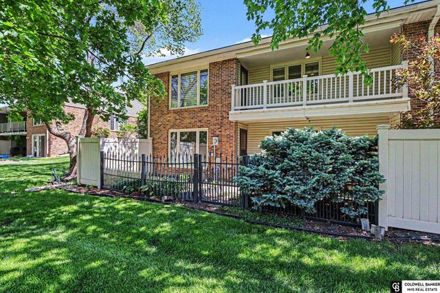 7201 Grand Oaks Drive, Lincoln, NE 68516