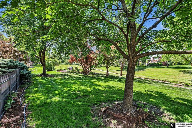 7201 Grand Oaks Drive, Lincoln, NE 68516