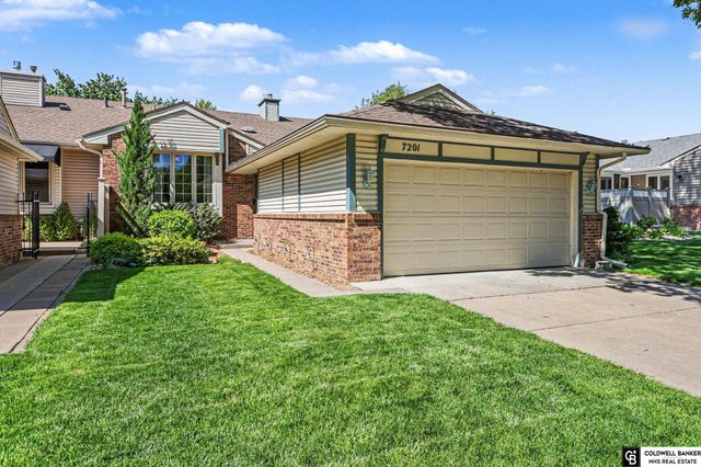 7201 Grand Oaks Drive, Lincoln, NE 68516