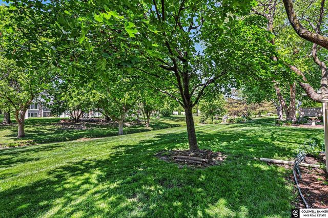 7201 Grand Oaks Drive, Lincoln, NE 68516
