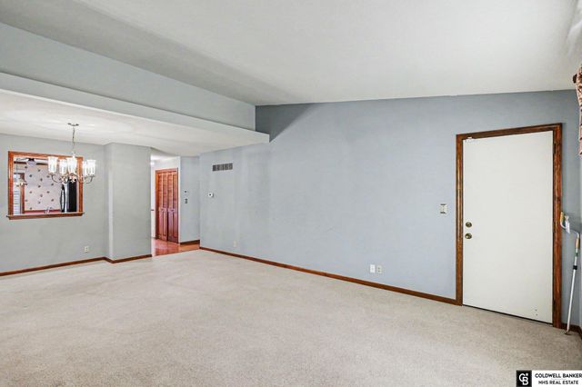 7201 Grand Oaks Drive, Lincoln, NE 68516