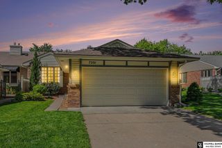 7201 Grand Oaks Drive, Lincoln, NE 68516