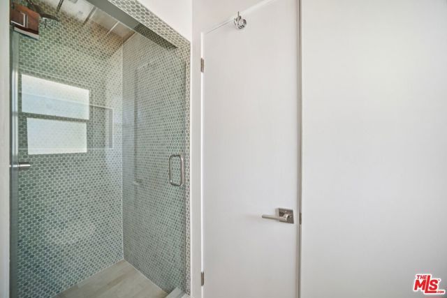 8061 Hesperia Avenue, Reseda (los Angeles), CA 91335