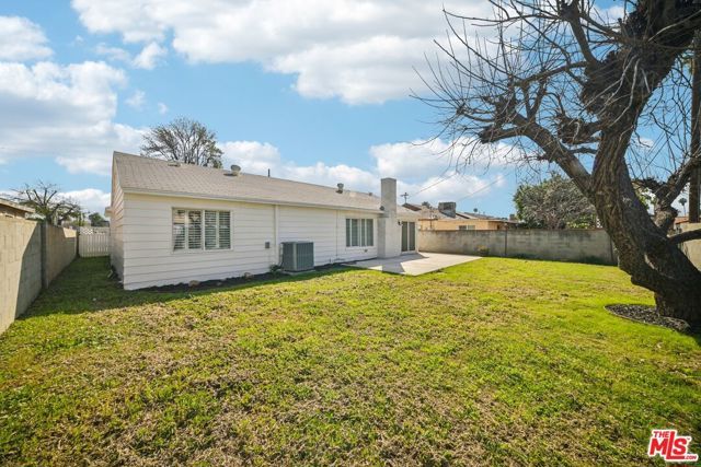 8061 Hesperia Avenue, Reseda (los Angeles), CA 91335