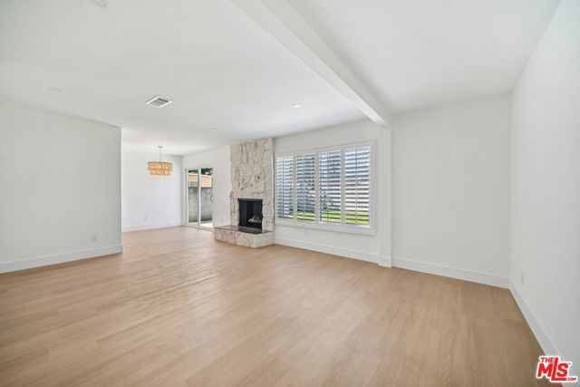 8061 Hesperia Avenue, Reseda (los Angeles), CA 91335