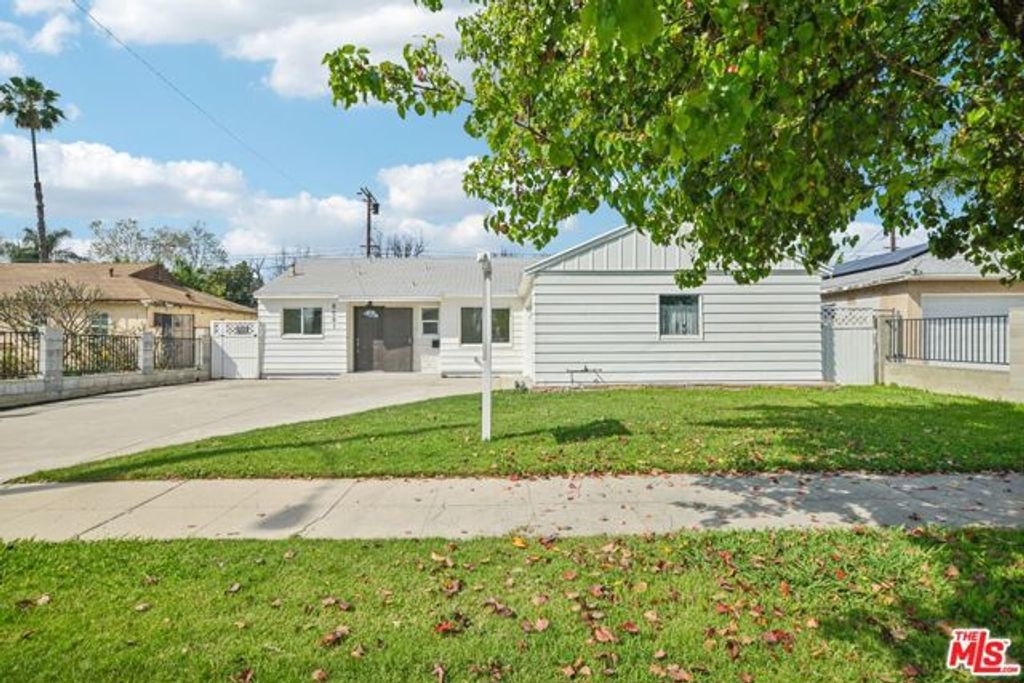 8061 Hesperia Avenue, Reseda (los Angeles), CA 91335