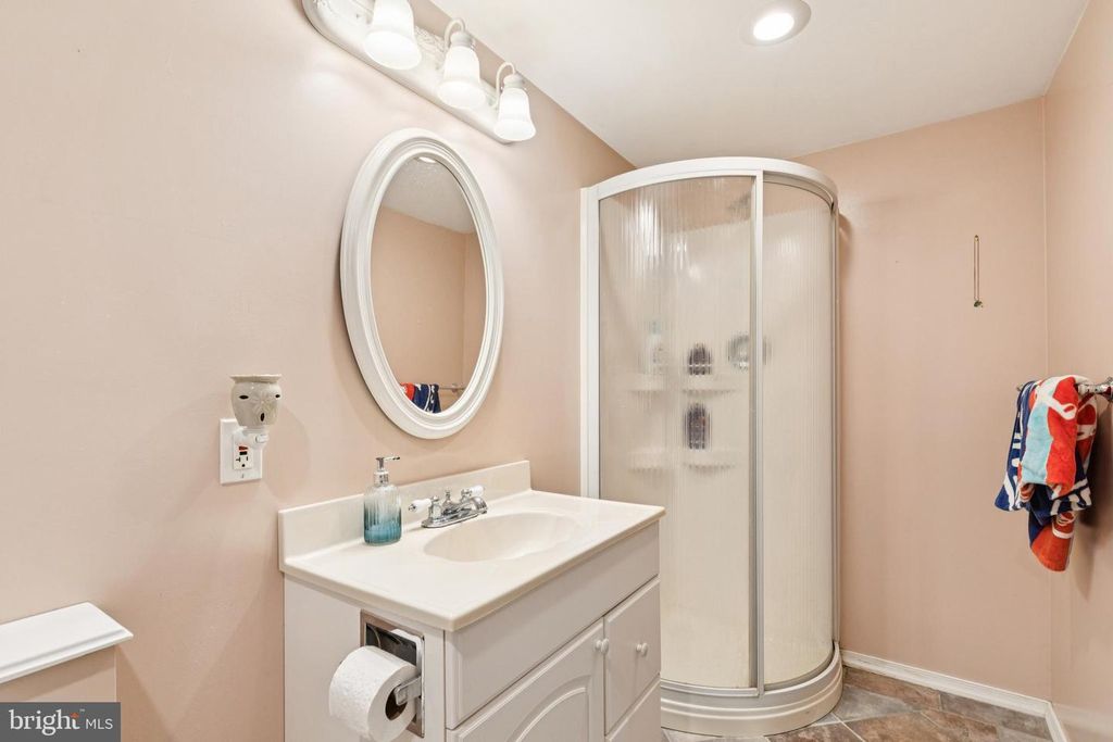 312 S LAKE DR, Stevensville, MD 21666