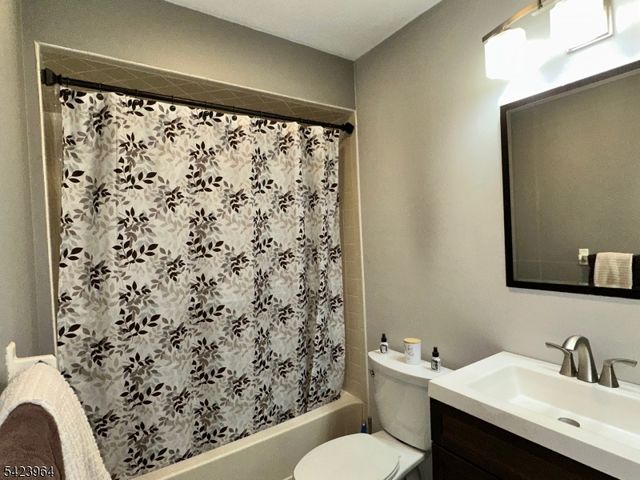4 Greg Norman Ct 4, Vernon Twp., NJ 07462