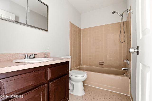 520 Davids Court, Lakewood, NJ 08701