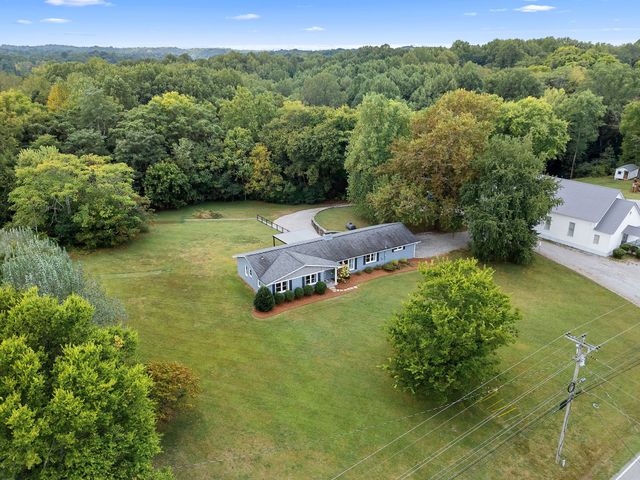 2337 Les Robinson Rd, Columbia, TN 38401