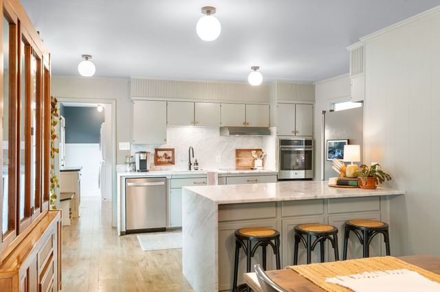 2337 Les Robinson Rd, Columbia, TN 38401