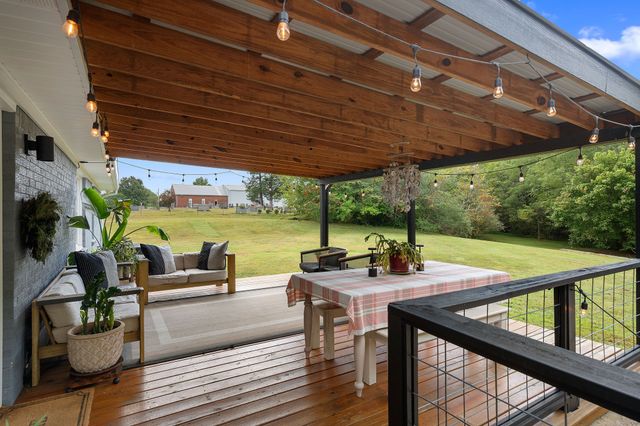 2337 Les Robinson Rd, Columbia, TN 38401