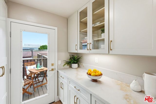 6015 Keniston Avenue, Los Angeles, CA 90043