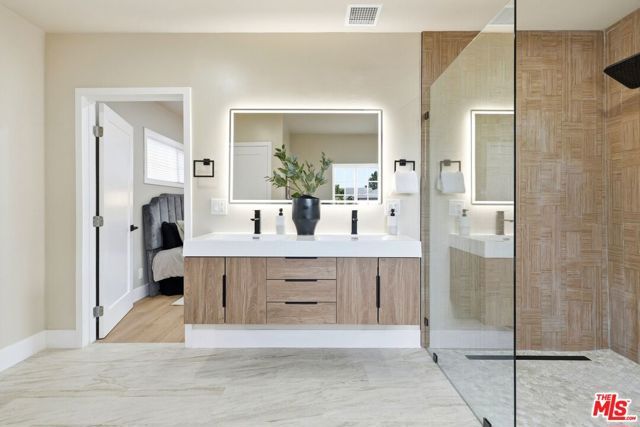 6015 Keniston Avenue, Los Angeles, CA 90043