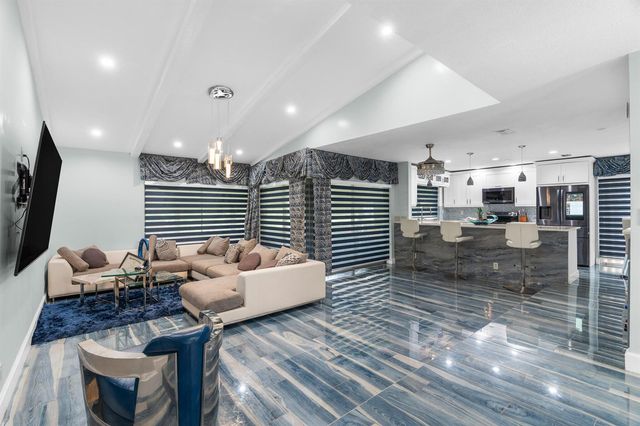 5557 N Cameo Drive N, Boca Raton, FL 33433