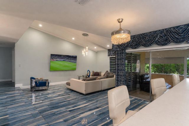 5557 N Cameo Drive N, Boca Raton, FL 33433