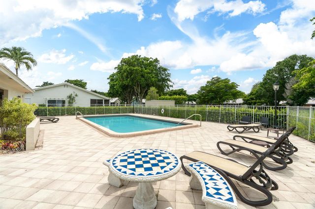 5557 N Cameo Drive N, Boca Raton, FL 33433