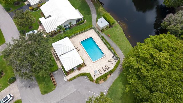 5557 N Cameo Drive N, Boca Raton, FL 33433