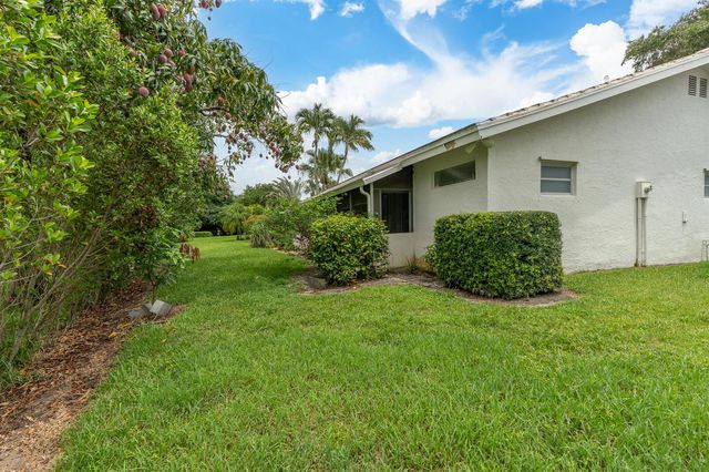 5557 N Cameo Drive N, Boca Raton, FL 33433