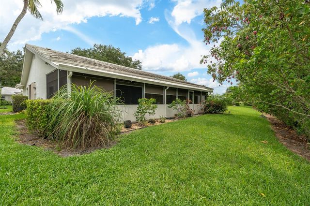 5557 N Cameo Drive N, Boca Raton, FL 33433