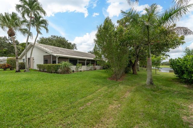 5557 N Cameo Drive N, Boca Raton, FL 33433