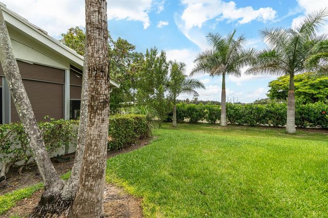 5557 N Cameo Drive N, Boca Raton, FL 33433