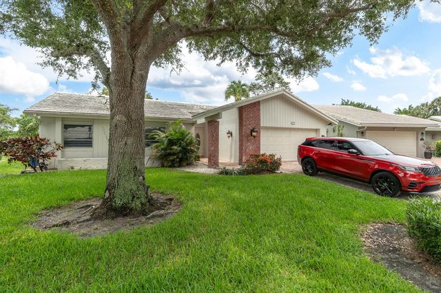 5557 N Cameo Drive N, Boca Raton, FL 33433