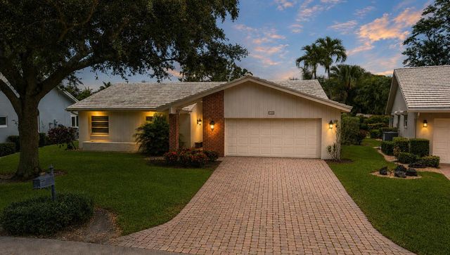 5557 N Cameo Drive N, Boca Raton, FL 33433