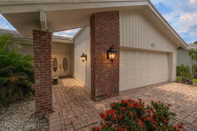5557 N Cameo Drive N, Boca Raton, FL 33433