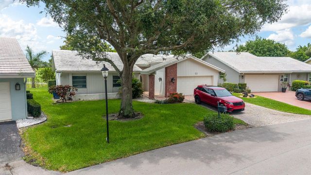 5557 N Cameo Drive N, Boca Raton, FL 33433