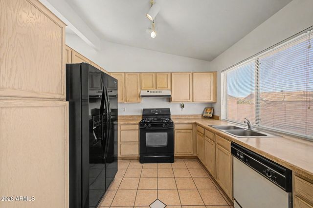 1702 E FREMONT Road, Phoenix, AZ 85042