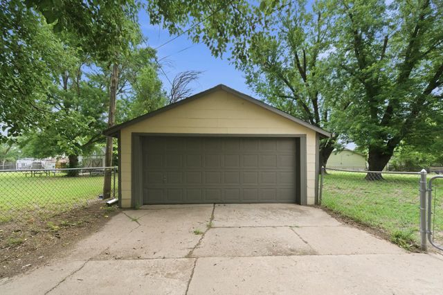742 N Flora, Wichita, KS 67212