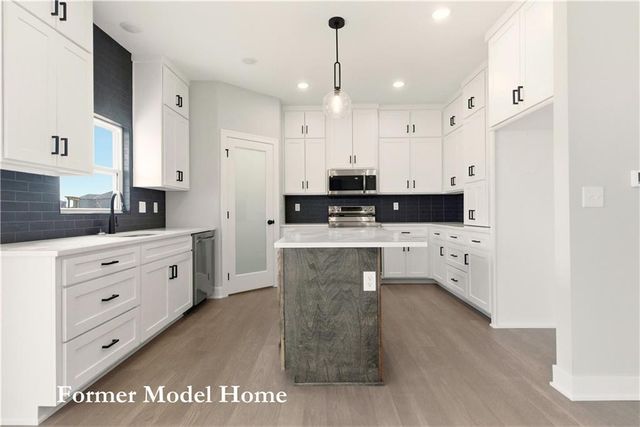 27612 E 128th Court, Lee's Summit, MO 64086