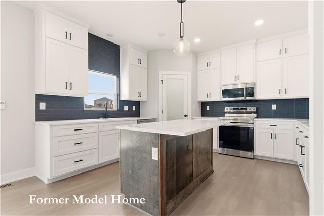 27612 E 128th Court, Lee's Summit, MO 64086